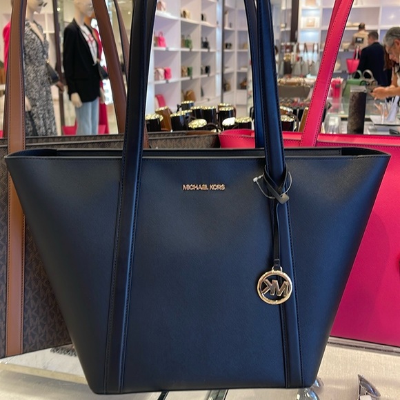 Michael Kors Handbags - MICHAEL KORS
Pratt Large Tote Shoulder Bag
COLOR BLACK
NWT